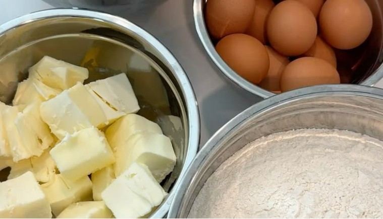 Mantequilla, huevos y harina